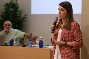 Ester Martín, responsable de la Oficina de Transparencia de la CEE; durante la Jornada de Administradores de la CONFER